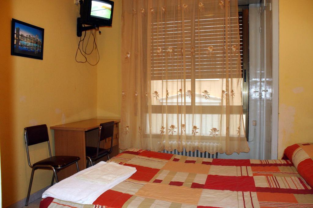 Pension Fonda Suiza Reus Habitación foto