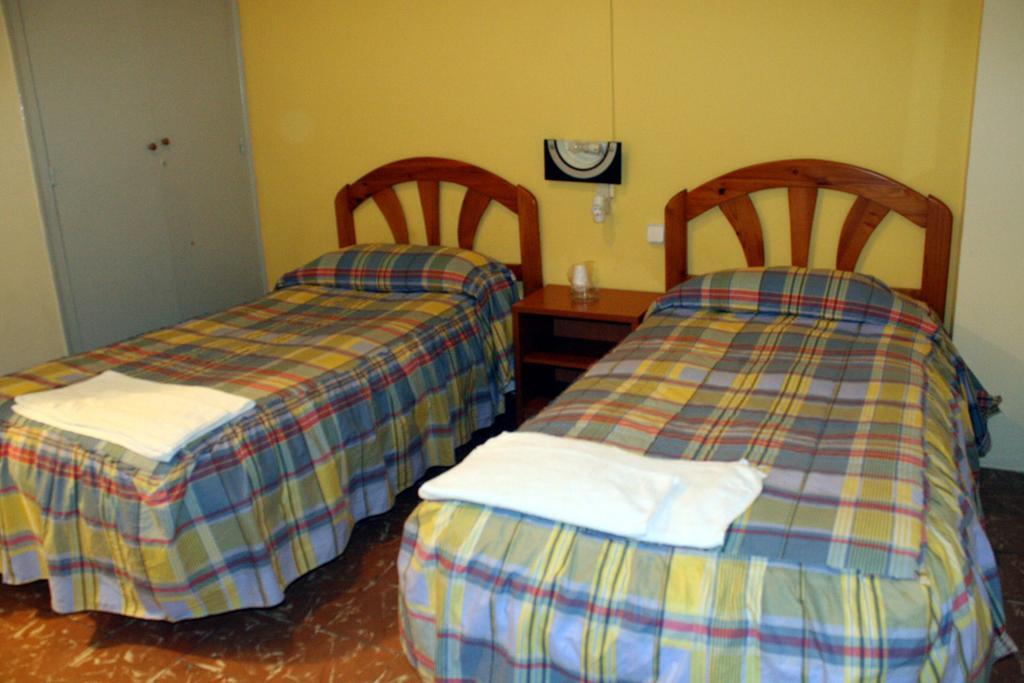 Pension Fonda Suiza Reus Habitación foto