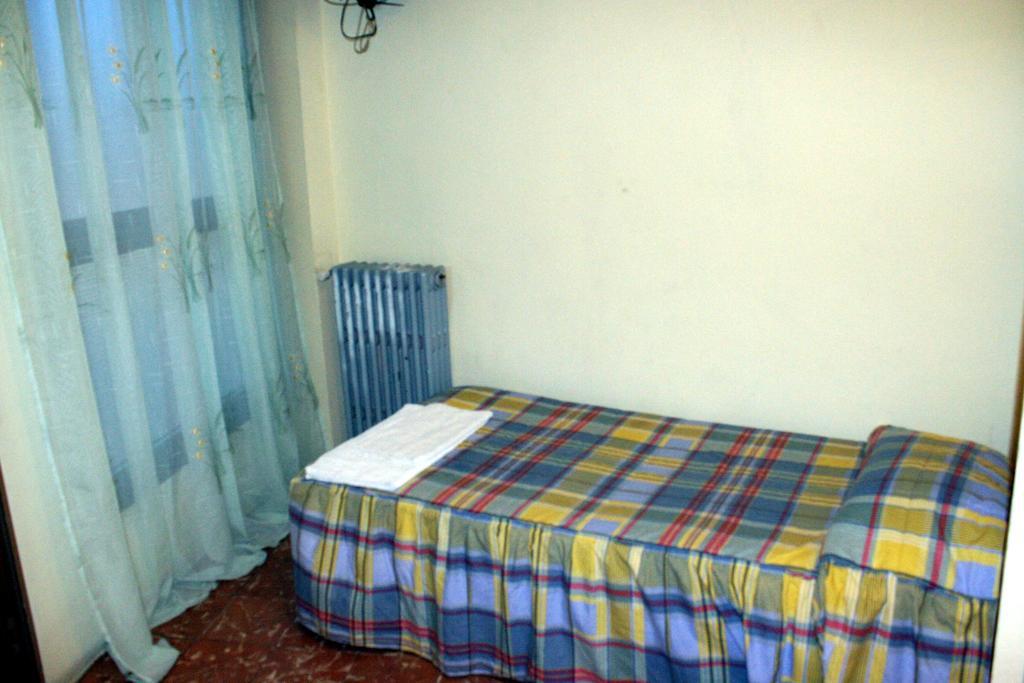 Pension Fonda Suiza Reus Habitación foto