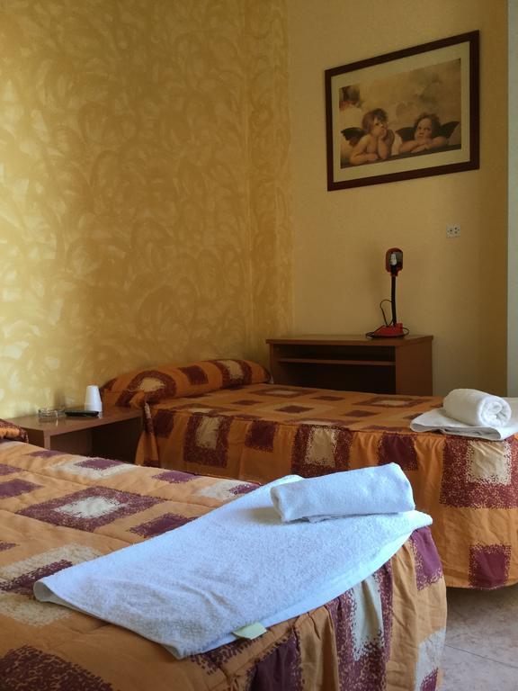 Pension Fonda Suiza Reus Exterior foto